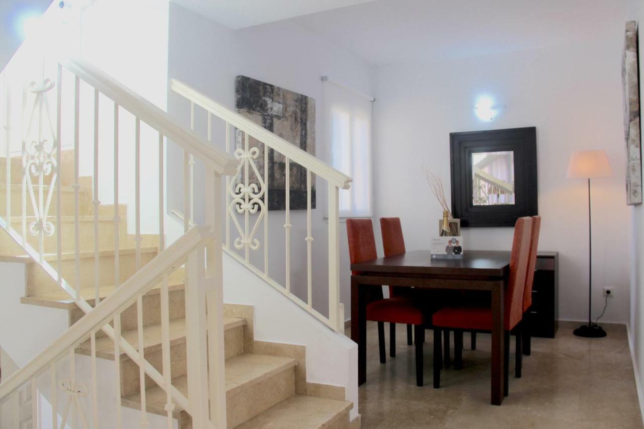 Condes De Iza Large Townhouse Sleeps 8 Rdr122